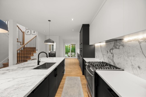 2732 Eagle Summit Crescent, Abbotsford, BC - Indoor Photo Showing Kitchen With Upgraded Kitchen