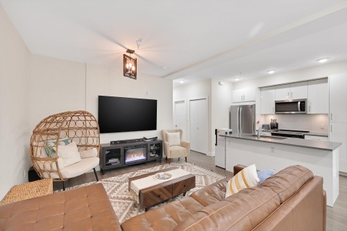 116-15351 101 Avenue, Surrey, BC - Indoor