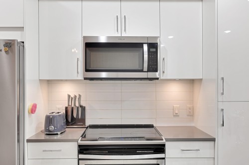 116-15351 101 Avenue, Surrey, BC - Indoor Photo Showing Kitchen