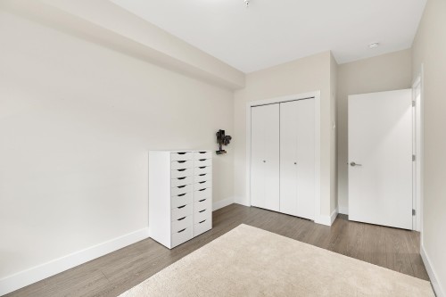 116-15351 101 Avenue, Surrey, BC - Indoor Photo Showing Other Room