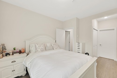 116-15351 101 Avenue, Surrey, BC - Indoor Photo Showing Bedroom