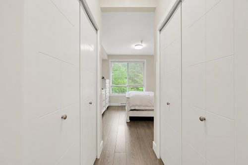 116-15351 101 Avenue, Surrey, BC - Indoor Photo Showing Other Room