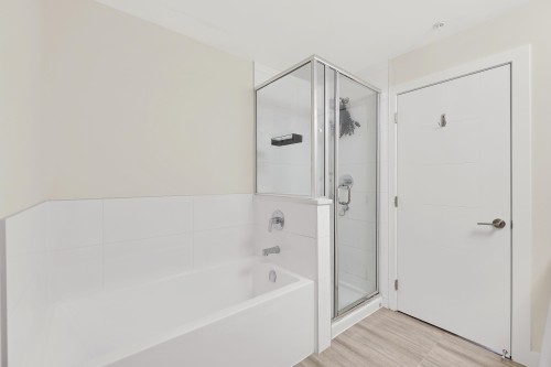 116-15351 101 Avenue, Surrey, BC - Indoor Photo Showing Bathroom