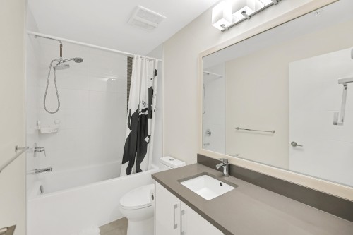 116-15351 101 Avenue, Surrey, BC - Indoor Photo Showing Bathroom
