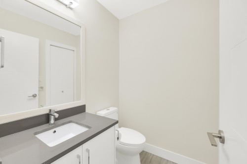 116-15351 101 Avenue, Surrey, BC - Indoor Photo Showing Bathroom