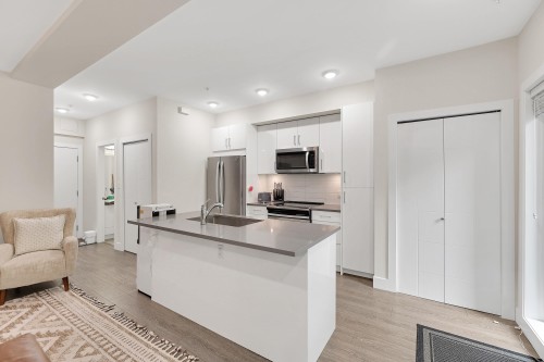 116-15351 101 Avenue, Surrey, BC - Indoor Photo Showing Kitchen With Stainless Steel Kitchen