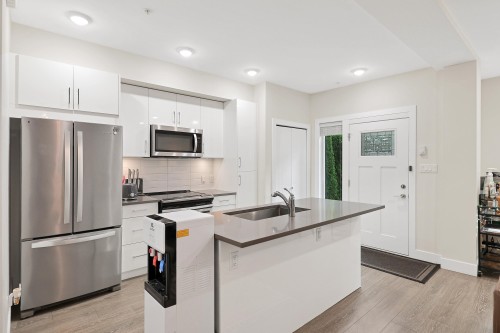 116-15351 101 Avenue, Surrey, BC - Indoor Photo Showing Kitchen With Stainless Steel Kitchen With Upgraded Kitchen