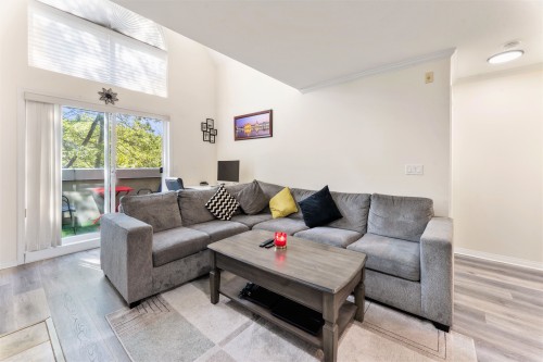 406-12155 75A Avenue, Surrey, BC - Indoor Photo Showing Living Room