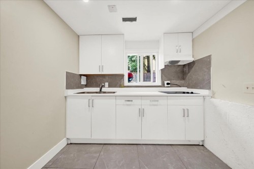 8531 116A Street, Delta, BC - Indoor Photo Showing Kitchen