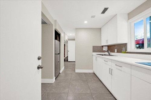 8531 116A Street, Delta, BC - Indoor Photo Showing Kitchen