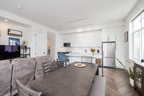 27-17555 57A Avenue, Surrey, BC - Indoor Photo Showing Kitchen