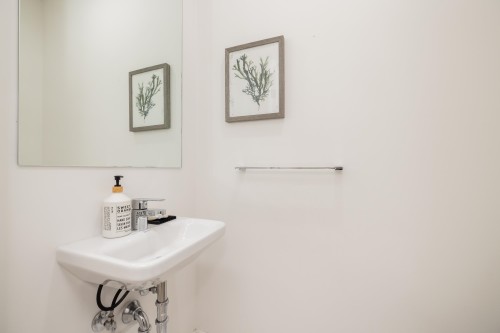 27-17555 57A Avenue, Surrey, BC - Indoor Photo Showing Bathroom