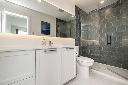 27-17555 57A Avenue, Surrey, BC - Indoor Photo Showing Bathroom