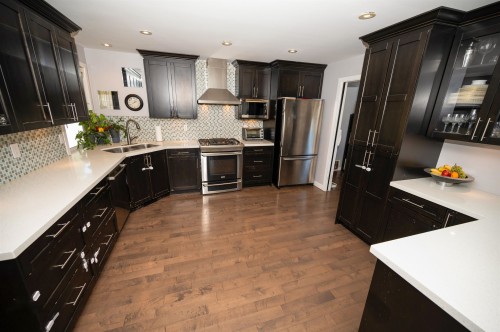 6545 Sunshine Drive, Delta, BC - Indoor Photo Showing Kitchen With Double Sink With Upgraded Kitchen