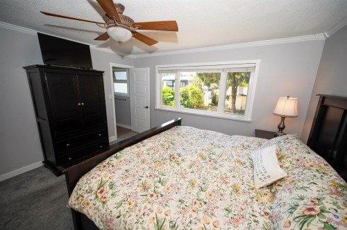 6545 Sunshine Drive, Delta, BC - Indoor Photo Showing Bedroom