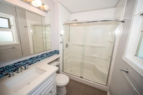 6545 Sunshine Drive, Delta, BC - Indoor Photo Showing Bathroom
