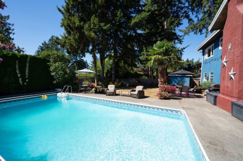 6545 Sunshine Drive, Delta, BC - Outdoor With In Ground Pool With Backyard