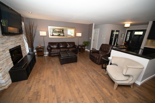 6545 Sunshine Drive, Delta, BC - Indoor Photo Showing Living Room With Fireplace