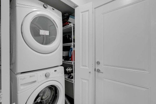 8-10433 158 Street, Surrey, BC - Indoor Photo Showing Laundry Room