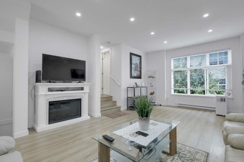 8-10433 158 Street, Surrey, BC - Indoor Photo Showing Living Room With Fireplace