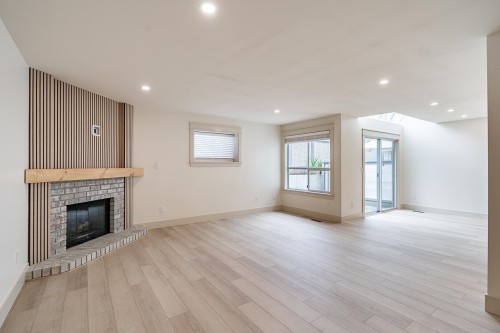 1304-21937 48 Avenue, Langley, BC - Indoor Photo Showing Living Room With Fireplace
