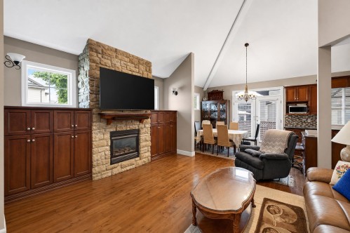 19686 73A Avenue, Langley, BC - Indoor Photo Showing Living Room With Fireplace