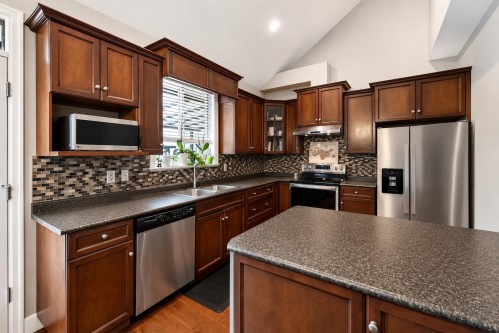 19686 73A Avenue, Langley, BC - Indoor Photo Showing Kitchen With Double Sink