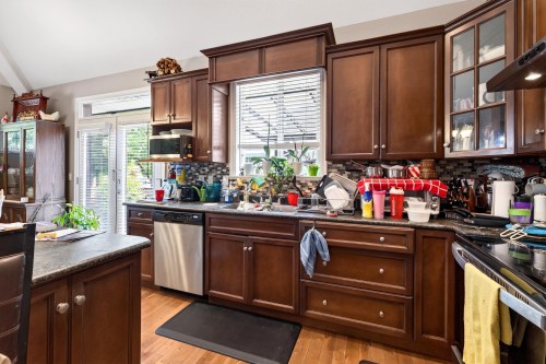 19686 73A Avenue, Langley, BC - Indoor Photo Showing Kitchen