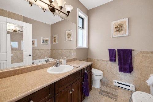 19686 73A Avenue, Langley, BC - Indoor Photo Showing Bathroom