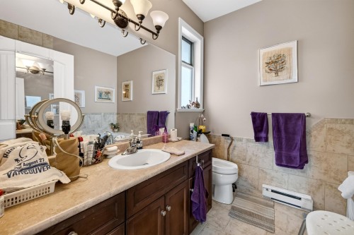19686 73A Avenue, Langley, BC - Indoor Photo Showing Bathroom