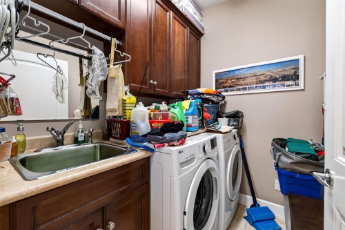 19686 73A Avenue, Langley, BC - Indoor Photo Showing Laundry Room