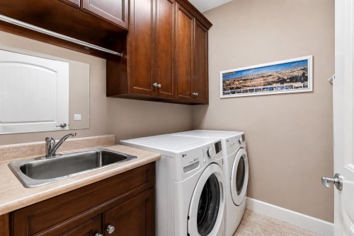 19686 73A Avenue, Langley, BC - Indoor Photo Showing Laundry Room