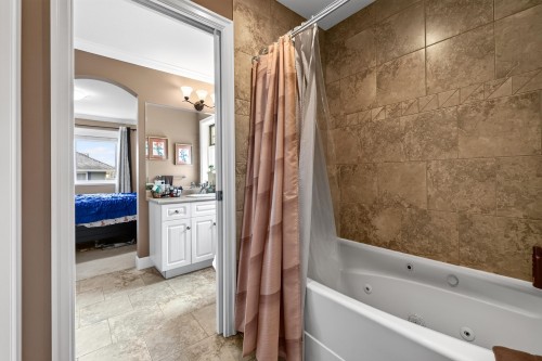 19686 73A Avenue, Langley, BC - Indoor Photo Showing Bathroom