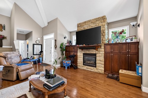 19686 73A Avenue, Langley, BC - Indoor Photo Showing Living Room With Fireplace