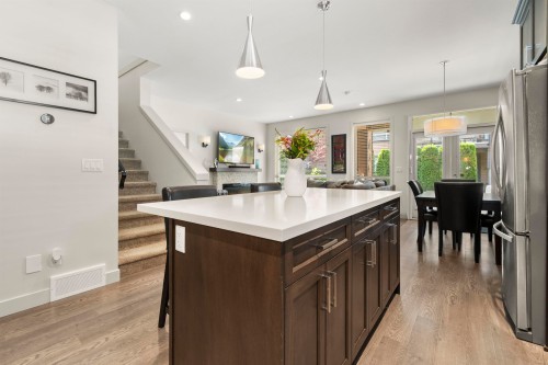 5-35846 Mckee Road, Abbotsford, BC - Indoor Photo Showing Kitchen