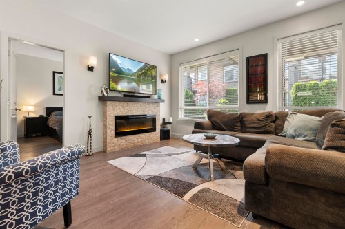 5-35846 Mckee Road, Abbotsford, BC - Indoor Photo Showing Living Room With Fireplace