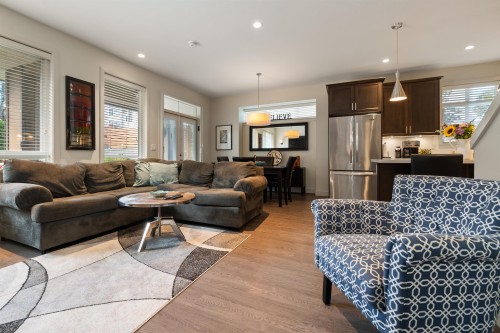 5-35846 Mckee Road, Abbotsford, BC - Indoor Photo Showing Living Room