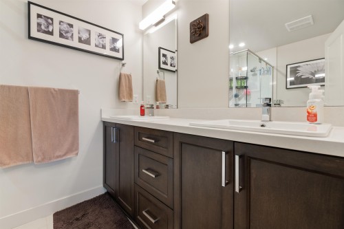 5-35846 Mckee Road, Abbotsford, BC - Indoor Photo Showing Bathroom