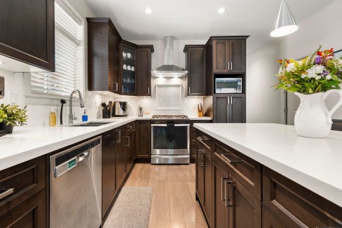 5-35846 Mckee Road, Abbotsford, BC - Indoor Photo Showing Kitchen With Upgraded Kitchen
