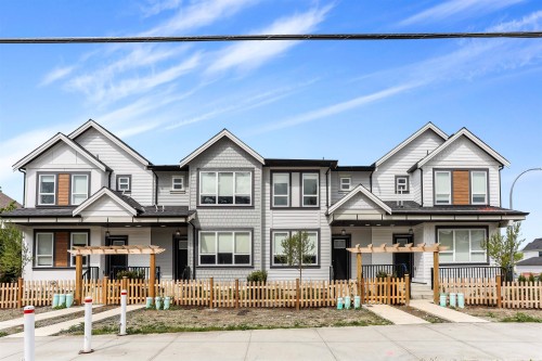 20957 83 Avenue  Langley, BC V2Y 4K4