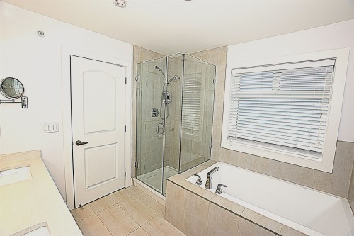4376 Stephen Leacock Drive, Abbotsford, BC - Indoor Photo Showing Bathroom