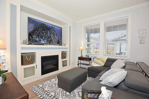 4376 Stephen Leacock Drive, Abbotsford, BC - Indoor Photo Showing Living Room With Fireplace