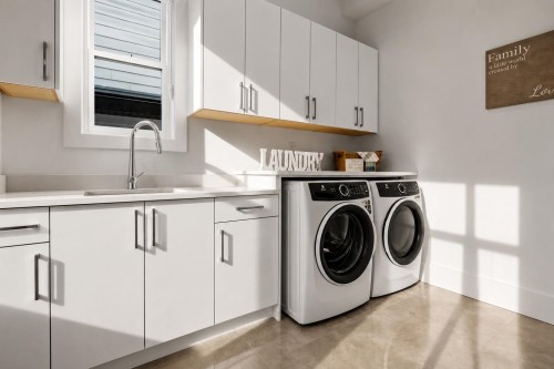 16633 Bell Road, Surrey, BC - Indoor Photo Showing Laundry Room