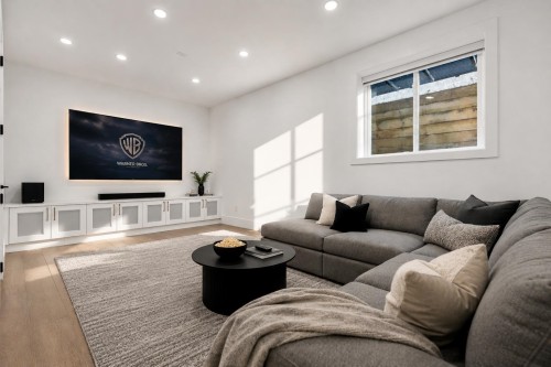 16633 Bell Road, Surrey, BC - Indoor Photo Showing Living Room