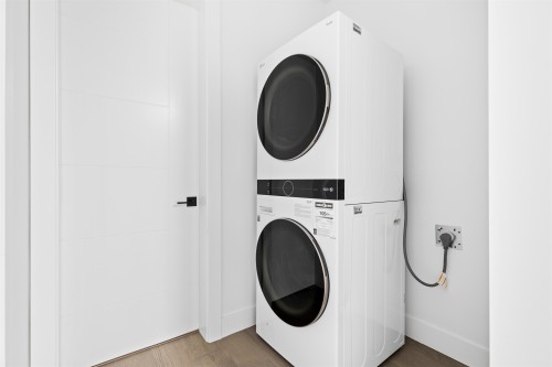 16633 Bell Road, Surrey, BC - Indoor Photo Showing Laundry Room
