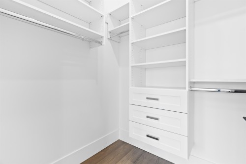 16633 Bell Road, Surrey, BC - Indoor With Storage