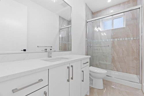 16633 Bell Road, Surrey, BC - Indoor Photo Showing Bathroom