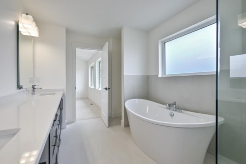 10113 Elderberry Crescent, Surrey, BC - Indoor Photo Showing Bathroom