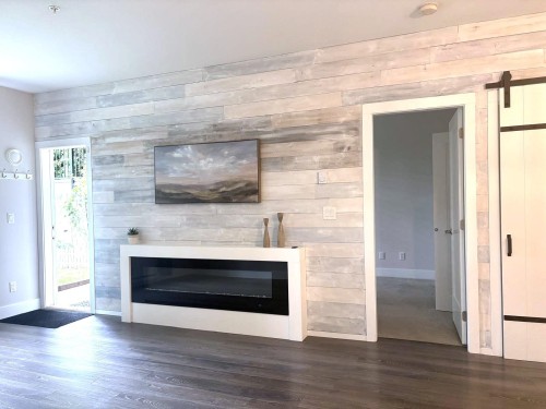 101-14605 Mcdougall Drive, Surrey, BC - Indoor Photo Showing Living Room With Fireplace