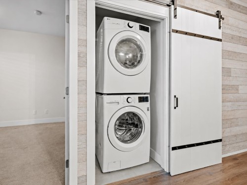101-14605 Mcdougall Drive, Surrey, BC - Indoor Photo Showing Laundry Room